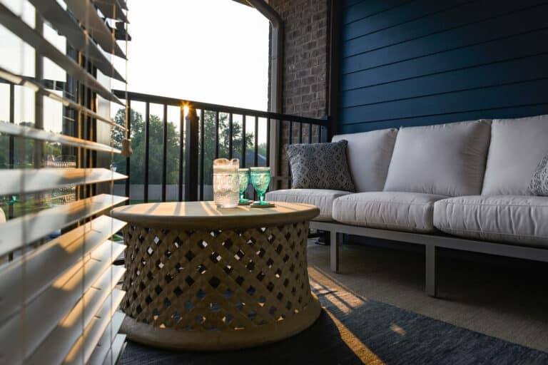outdoor-deck-sawyer-eat-end-apartments